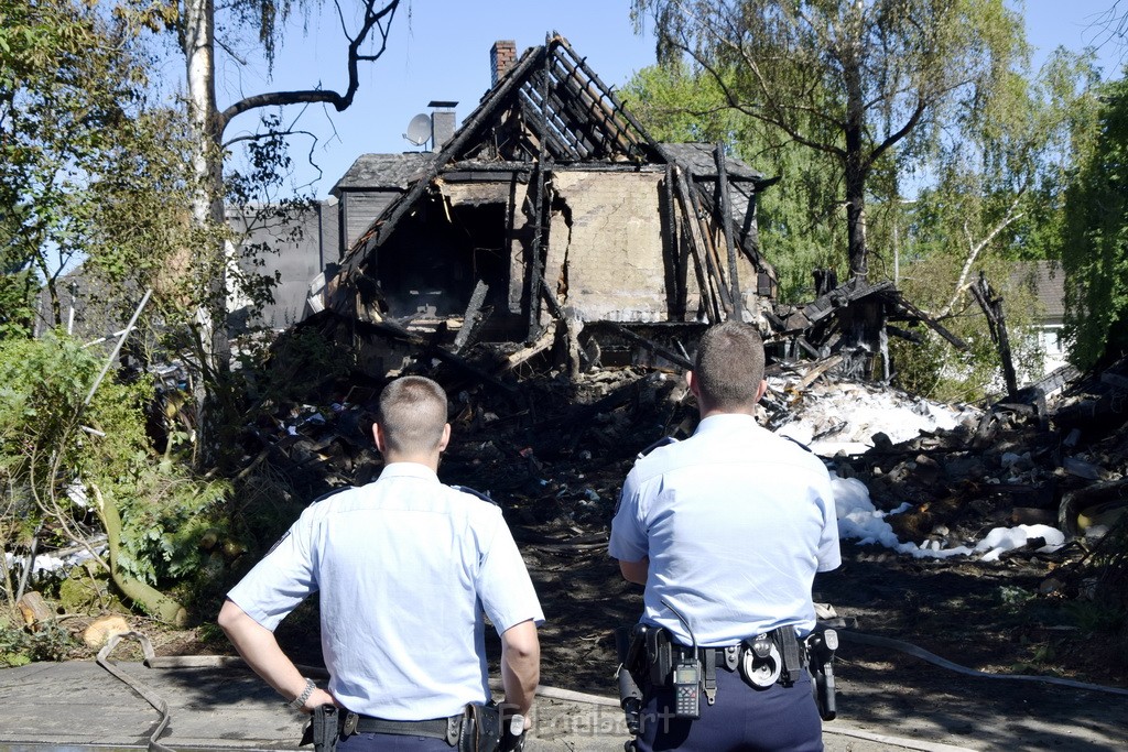 Grossfeuer Einfamilienhaus Siegburg Muehlengrabenstr P1358.JPG - Miklos Laubert